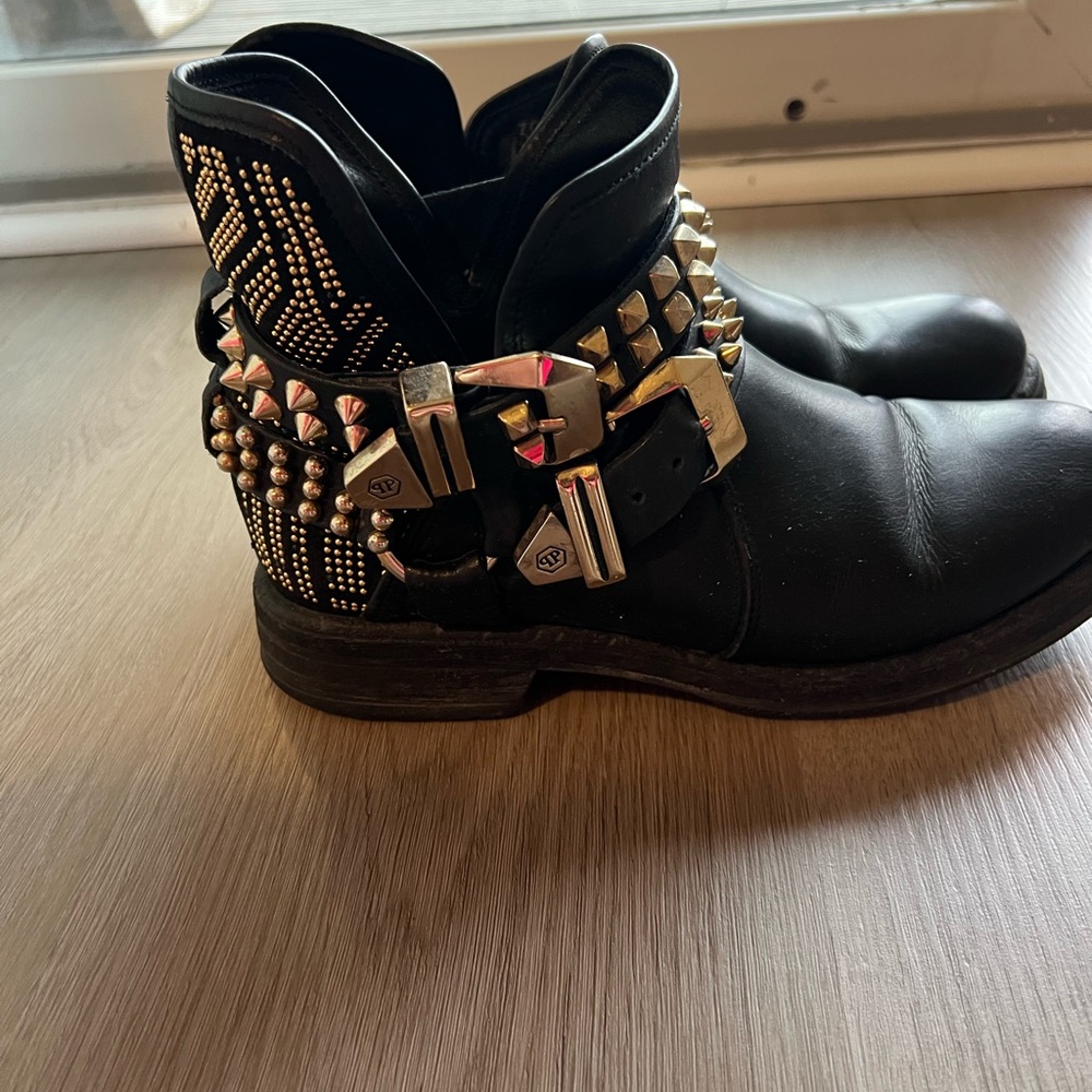 Philipp Plein Black and Gold Ankle Boots with Decorative Band